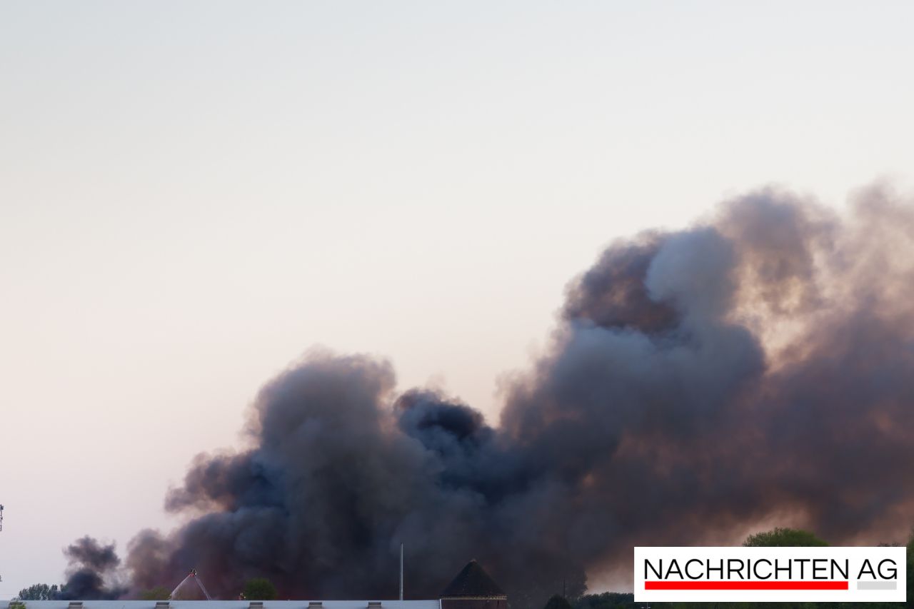 GRÖßTER BRAND DES JAHRES: Feuerwehr kämpft in Neubronn gegen Flammen!